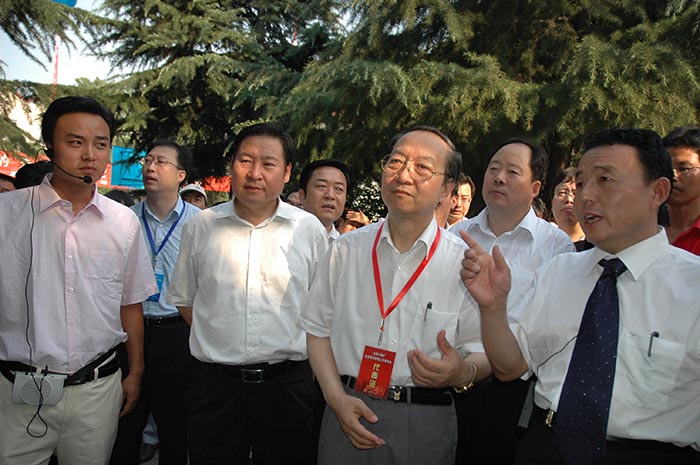 2007年7月10日，李毅中部長在磴槽集團視察工作